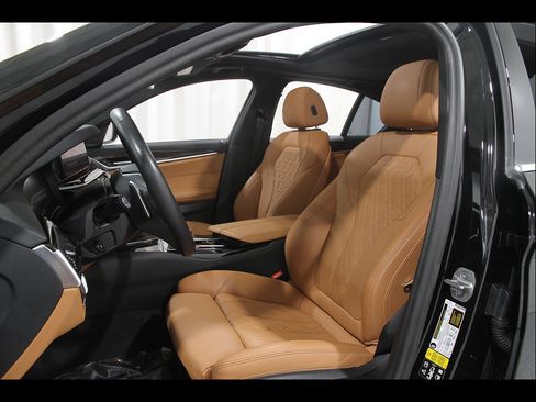 Used 2023 BMW 530i xDrive w/ Premium Package AWD/4WD image 5