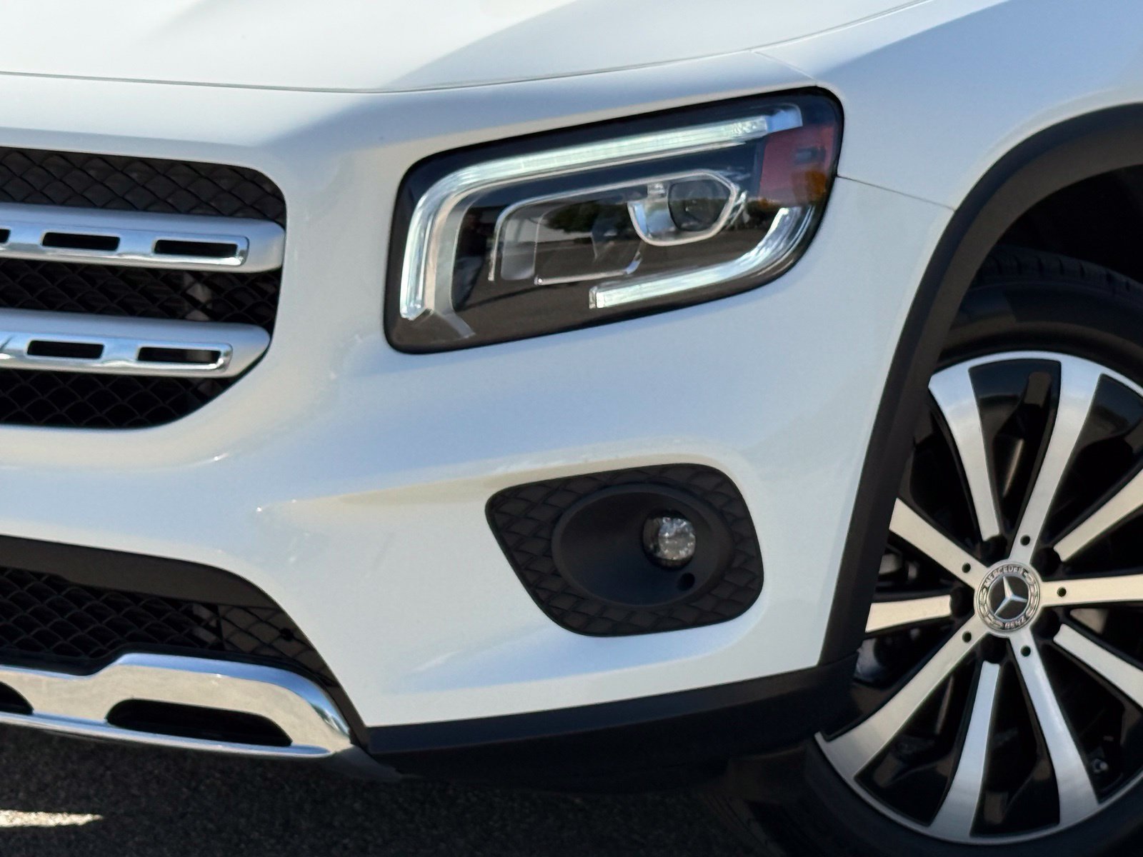 Used 2023 Mercedes-Benz GLB 250 image 3