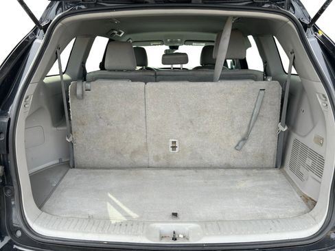 Used 2019 Toyota Highlander LE w/ Carpet Mat Package (TMS) FWD image 19