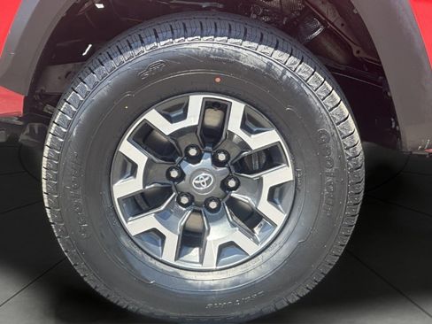 Certified 2022 Toyota Tacoma TRD Off-Road w/ TRD Premium Off Road Package AWD/4WD image 25