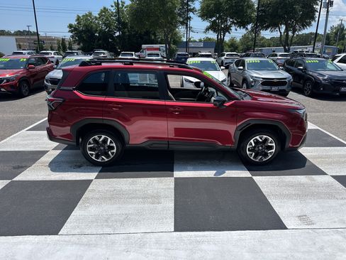 Used 2025 Subaru Forester AWD/4WD image 6
