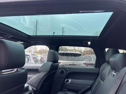 Used 2015 Land Rover Range Rover Sport SE image 14