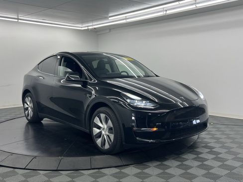 Used 2024 Tesla Model Y Long Range image 2