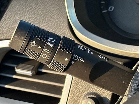 Used 2017 Chevrolet Equinox Premier w/ Enhanced Convenience Package image 9