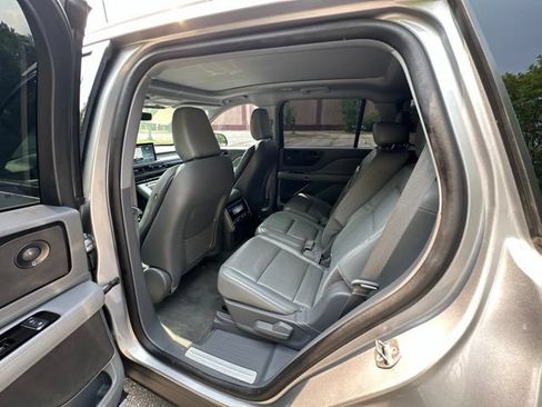 Used 2021 Lincoln Aviator Grand Touring w/ Elements Package Plus AWD/4WD image 19