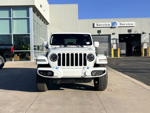 Used 2022 Jeep Wrangler Unlimited Sahara image 2