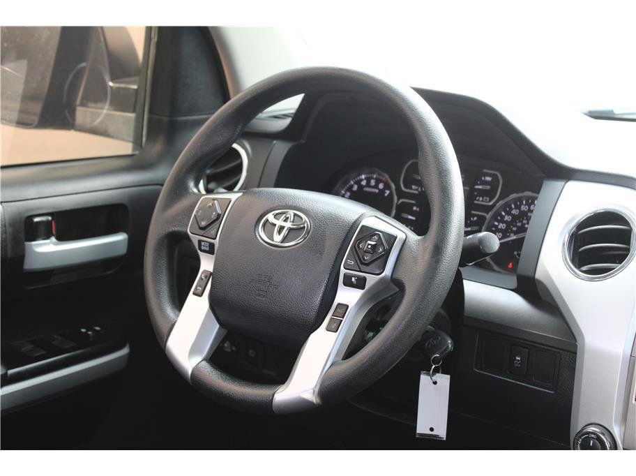 Used 2018 Toyota Tundra SR5 w/ SR5 Upgrade Package AWD/4WD image 16
