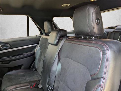 Used 2018 Ford Explorer XLT w/ Equipment Group 202A FWD image 19