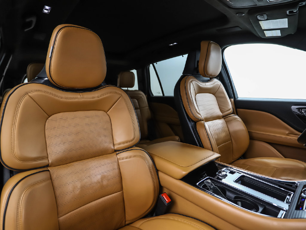 Used 2022 Lincoln Aviator Black Label w/ Class IV Trailer Tow Package AWD/4WD image 34
