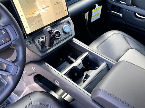 New 2026 Land Rover Defender 110 X-Dynamic SE AWD/4WD image 8