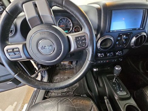 Used 2018 Jeep Wrangler Unlimited Sahara AWD/4WD image 15