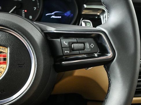 Used 2026 Porsche Macan image 11