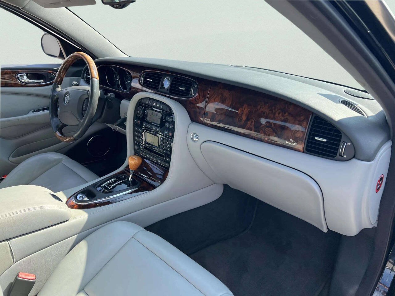 Used 2004 Jaguar XJ8 RWD image 4