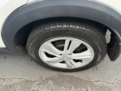 Used 2019 Nissan Kicks S FWD image 31