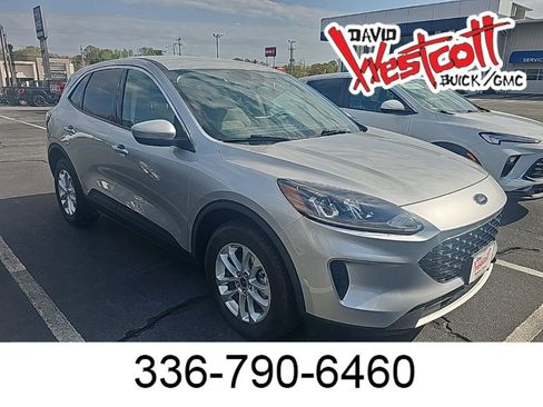 Used 2020 Ford Escape SE image 1
