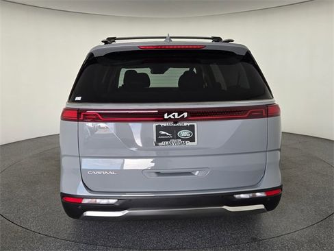 Used 2024 Kia Carnival SX Prestige image 7