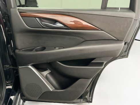Used 2018 Cadillac Escalade Luxury image 34