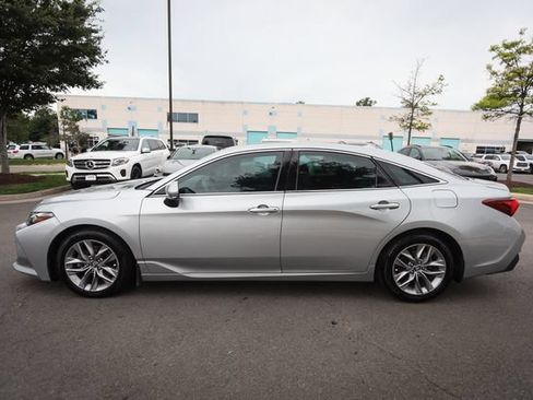 Used 2020 Toyota Avalon XLE w/ Moonroof Package FWD image 12