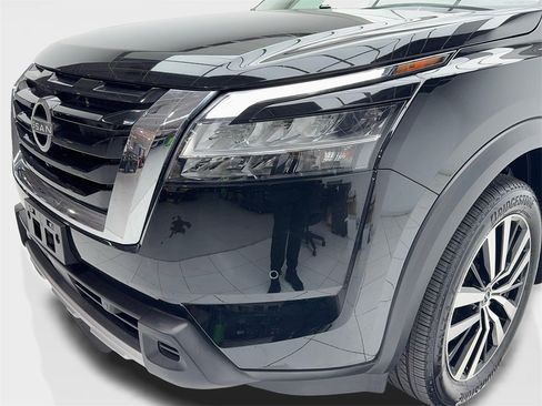 Used 2024 Nissan Pathfinder Platinum w/ Cargo Package image 5