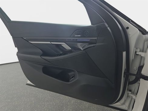 Used 2026 BMW 530i xDrive w/ Premium Package image 30