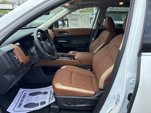 New 2026 Nissan Pathfinder Platinum AWD/4WD image 13