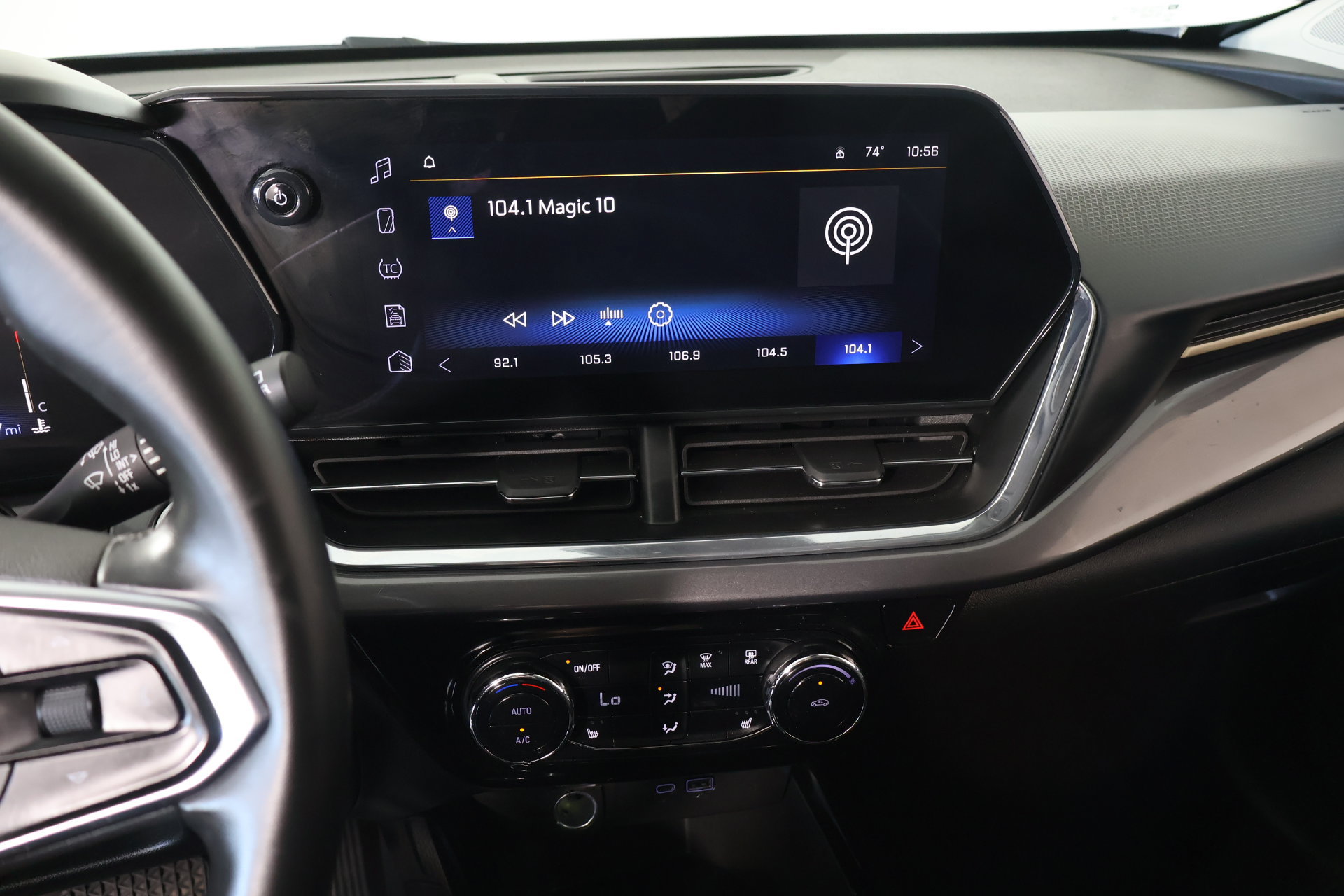 Used 2025 Chevrolet Trax ACTIV FWD image 5