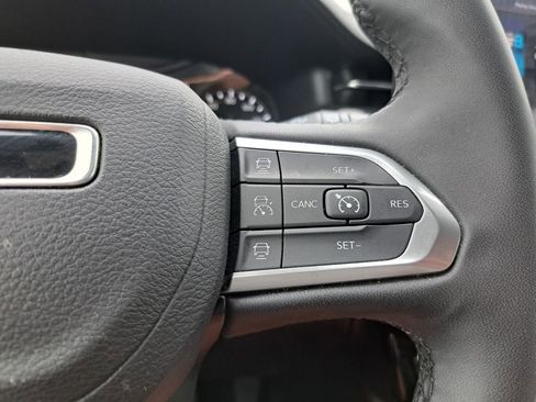 Used 2025 Jeep Compass Limited AWD/4WD image 13