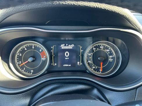 Used 2021 Jeep Cherokee Latitude Plus image 20