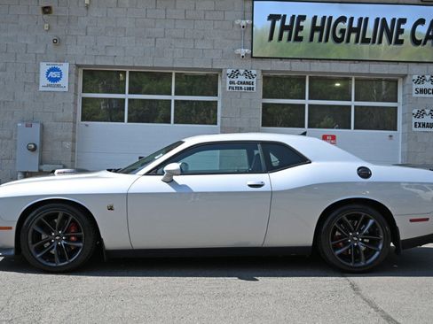 Used 2019 Dodge Challenger R/T Scat Pack w/ Shaker Package RWD image 6