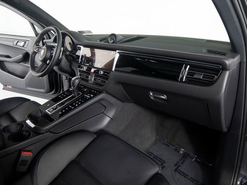 Certified 2026 Porsche Macan AWD/4WD image 29
