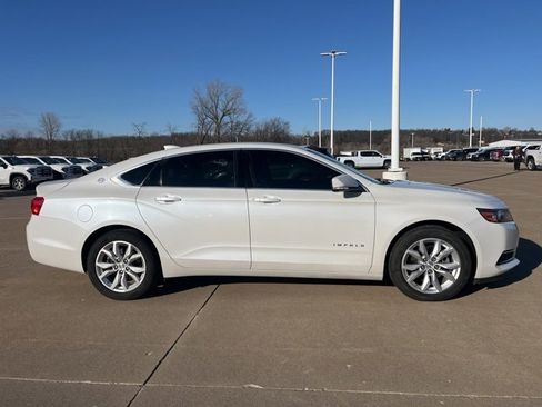 Used 2016 Chevrolet Impala LT w/ Convenience Package image 2