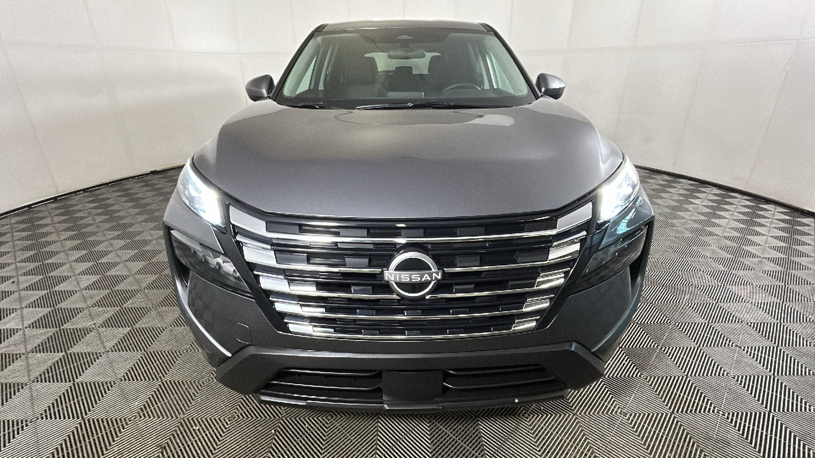 Certified 2026 Nissan Rogue SV AWD/4WD image 9