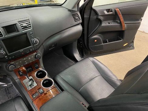 Used 2011 Toyota Highlander Limited AWD/4WD image 22