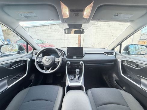 Used 2025 Toyota RAV4 LE image 32