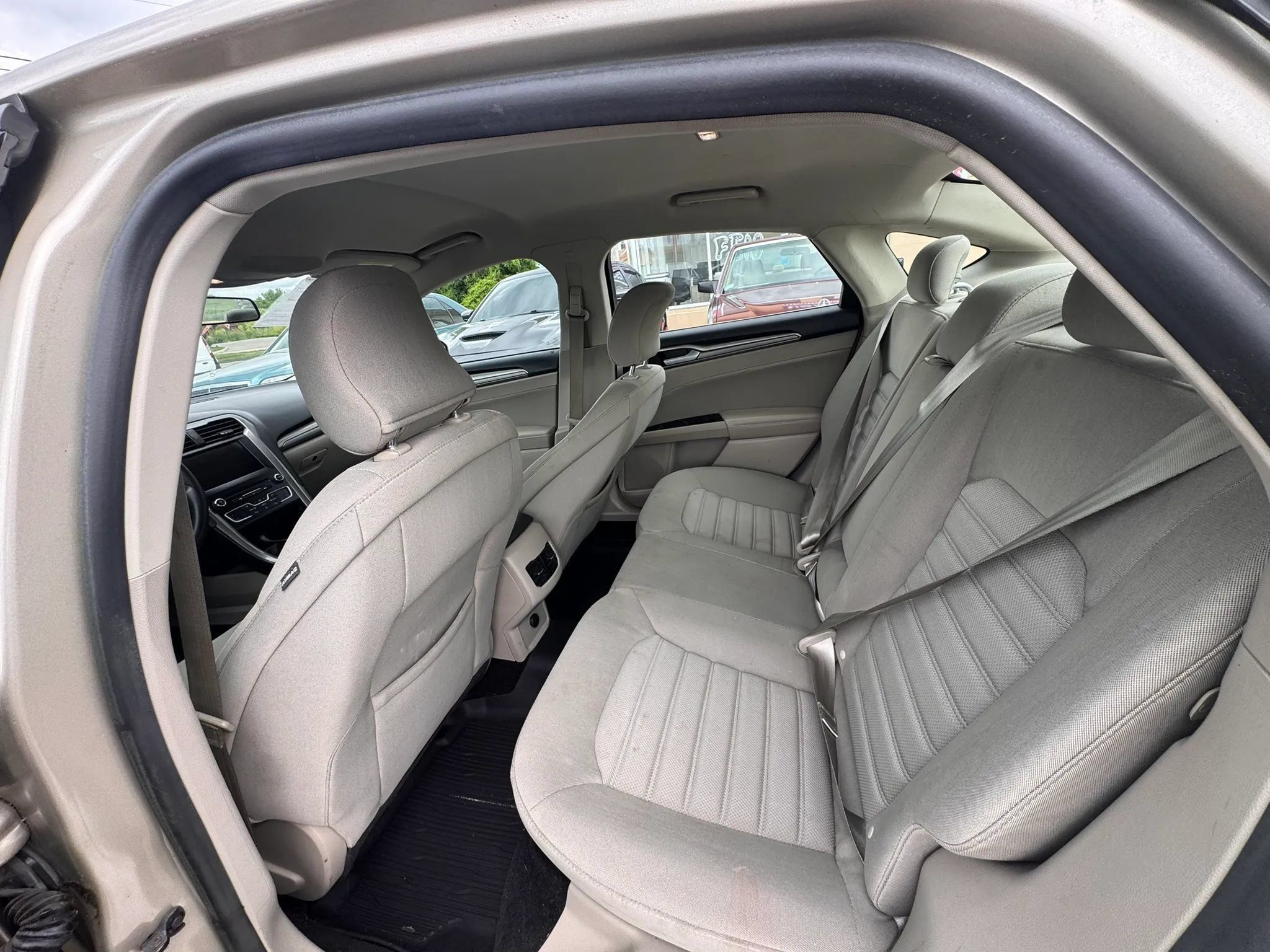 Used 2018 Ford Fusion SE w/ Fusion SE Technology Package FWD image 18