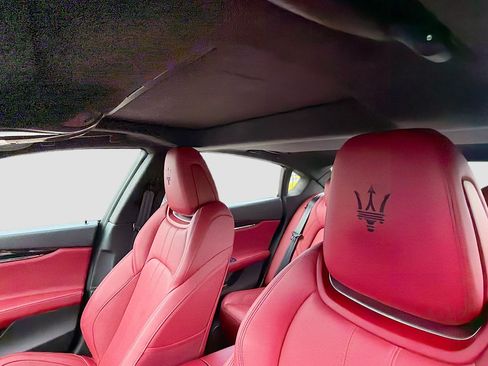 Used 2023 Maserati Quattroporte Modena RWD image 26