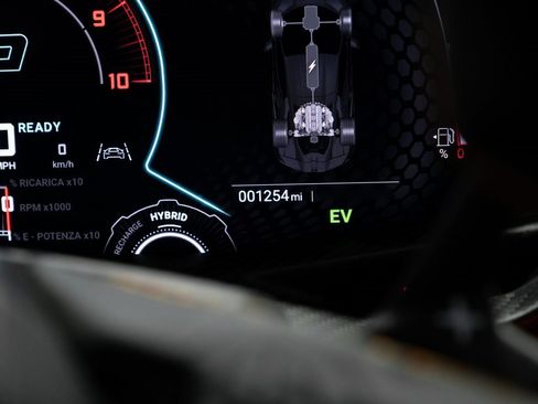 Used 2024 Lamborghini Revuelto image 22
