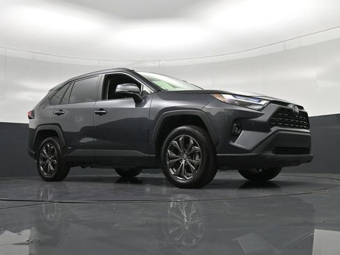 Used 2025 Toyota RAV4 XLE Premium w/ Weather Package AWD/4WD image 30