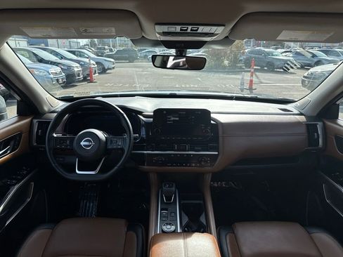 Used 2025 Nissan Pathfinder Platinum w/ Cargo Package image 13