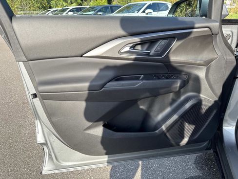 New 2026 Chevrolet Equinox EV LT image 17