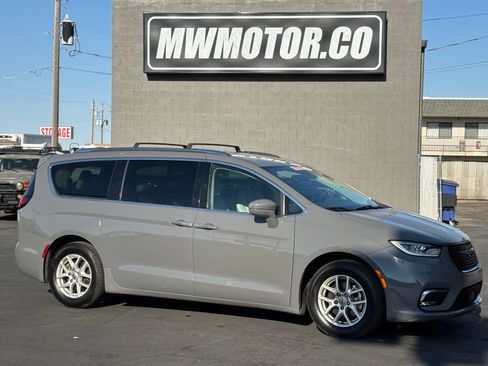 Used 2021 Chrysler Pacifica Touring-L FWD image 1