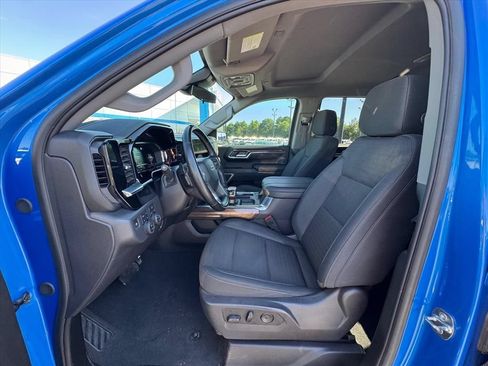 Used 2025 Chevrolet Silverado 1500 LT Trail Boss w/ Convenience Package II AWD/4WD image 18