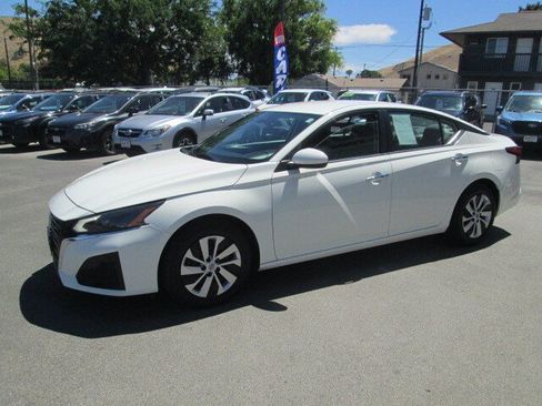 Used 2023 Nissan Altima 2.5 S FWD image 3
