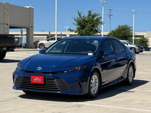 Used 2025 Toyota Camry LE w/ Convenience Package FWD image 8