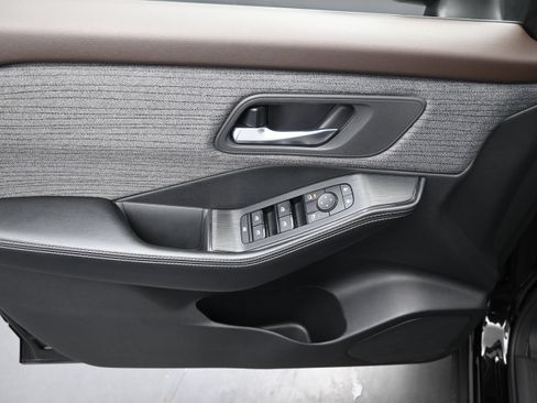 Used 2023 Nissan Rogue SV FWD image 11
