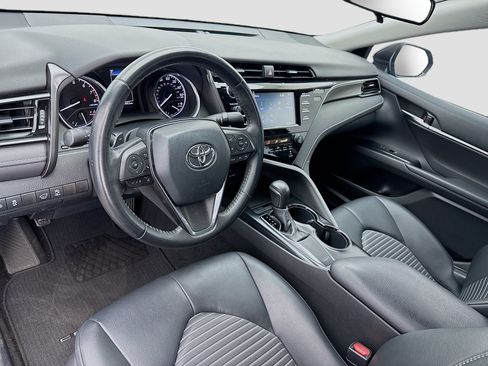 Used 2019 Toyota Camry SE w/ Carpet Mat Package FWD image 7