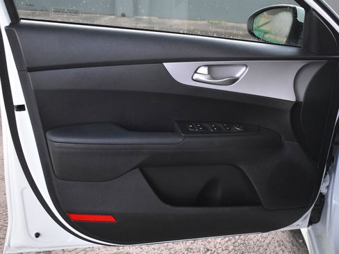 Used 2024 Kia Forte LXS image 12