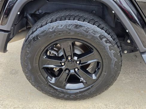 Used 2021 Jeep Wrangler Unlimited Sahara AWD/4WD image 10
