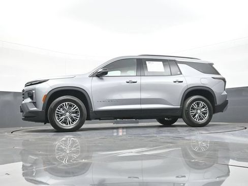 Used 2025 Chevrolet Traverse LT w/ Driver Confidence Package FWD image 55