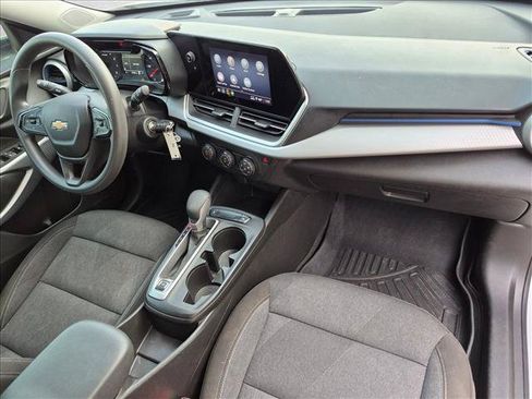 Used 2024 Chevrolet Trax LS w/ LS Convenience Package FWD image 20
